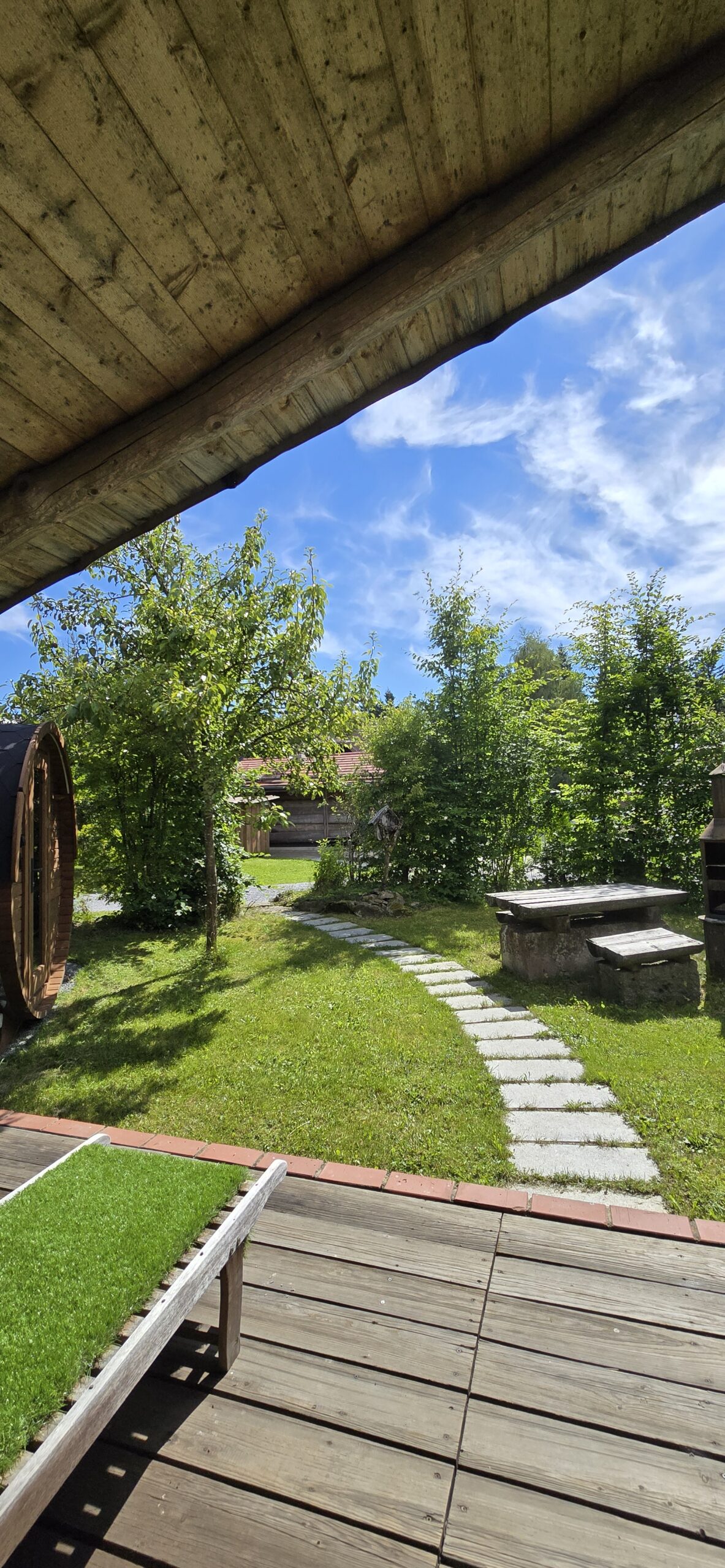 Entspannen Sie im zugehörigen Garten des Ferienhauses Birnbaum