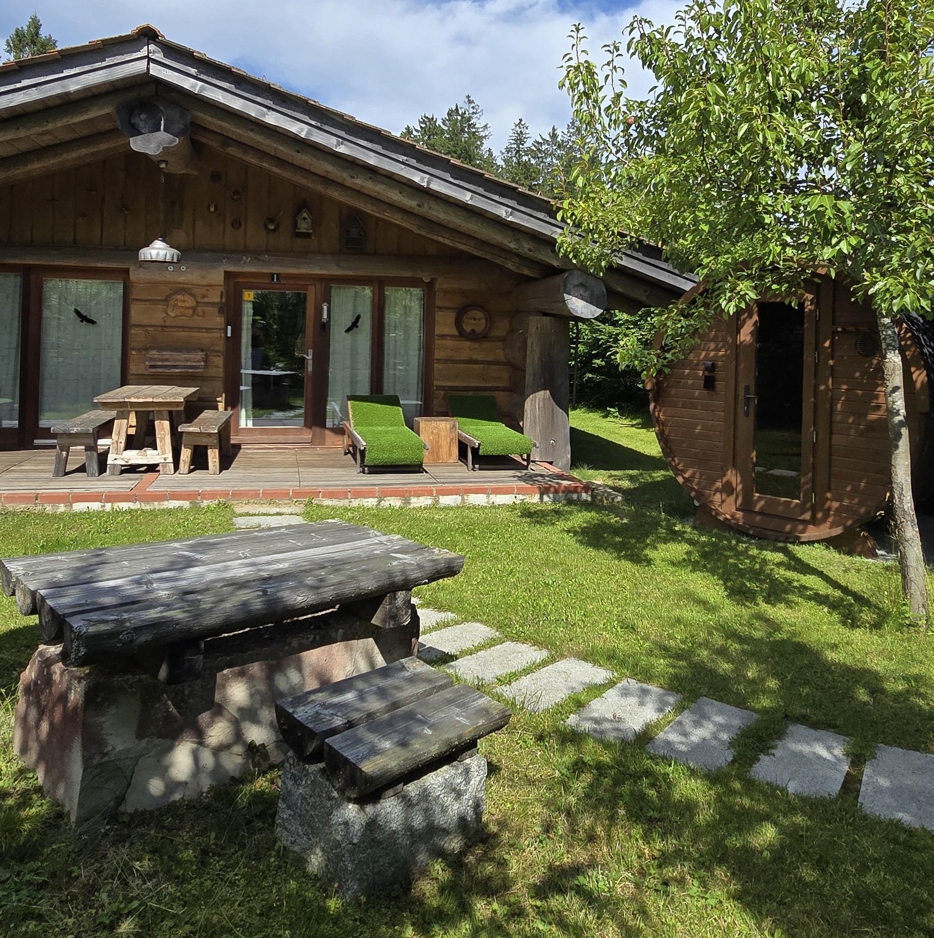 Der Gartenbereich vom Ferienhaus Birnbaum